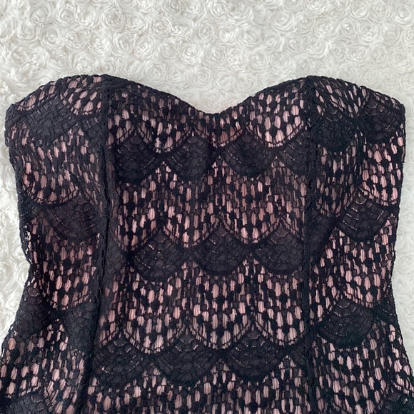 Strapless lace top - Picture 2 of 3